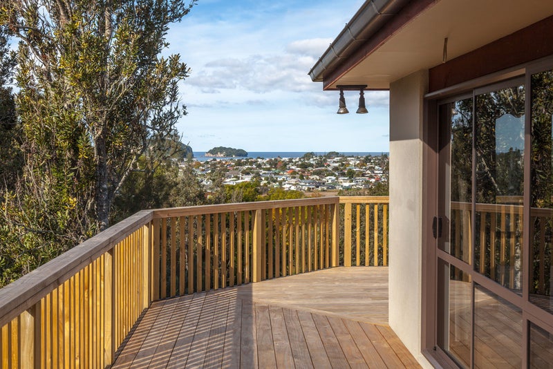 8 Brenton Place, Whangamatā - Carousel 1
