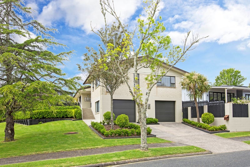 2 Lilian Place, Farm Cove, Auckland - Carousel 1