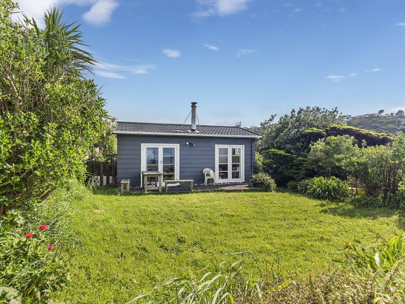35 Happy Valley Road, Owhiro Bay, Wellington - Carousel 1