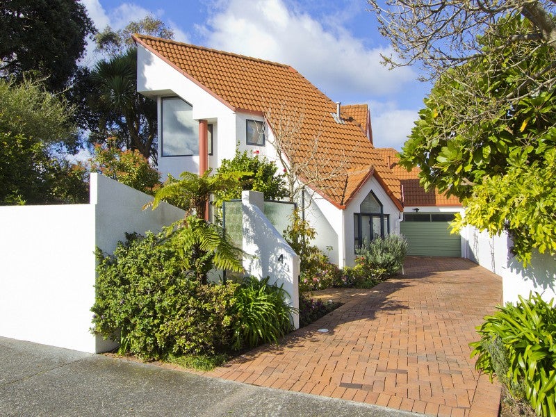 3 Bloomfield Terrace, Hutt Central, Lower Hutt - Carousel 1