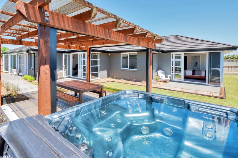 22 Searle Drive, Patumahoe, Pukekohe - Carousel 1