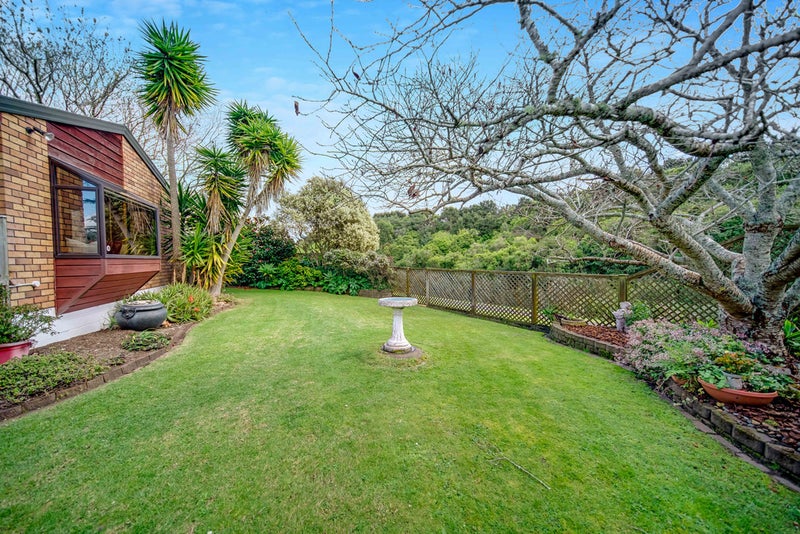 2/47 Headcorn Place, Botany Downs, Auckland - Carousel 1