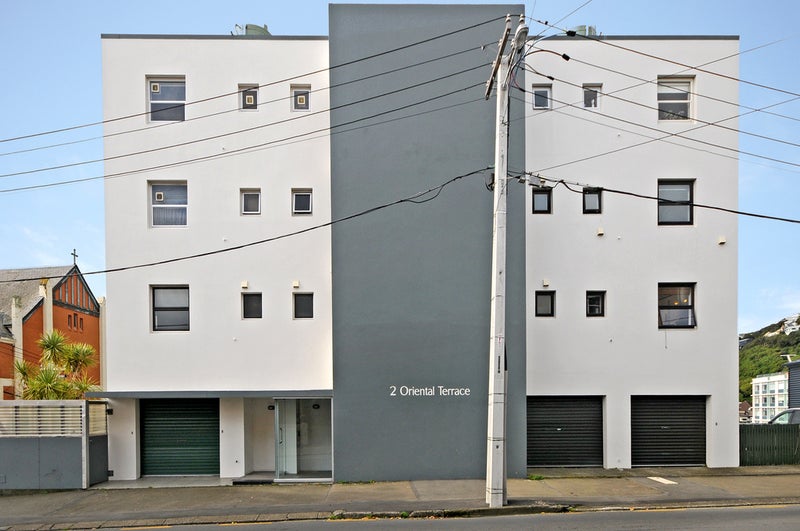 4/2 Oriental Terrace, Mount Victoria, Wellington - Carousel 18