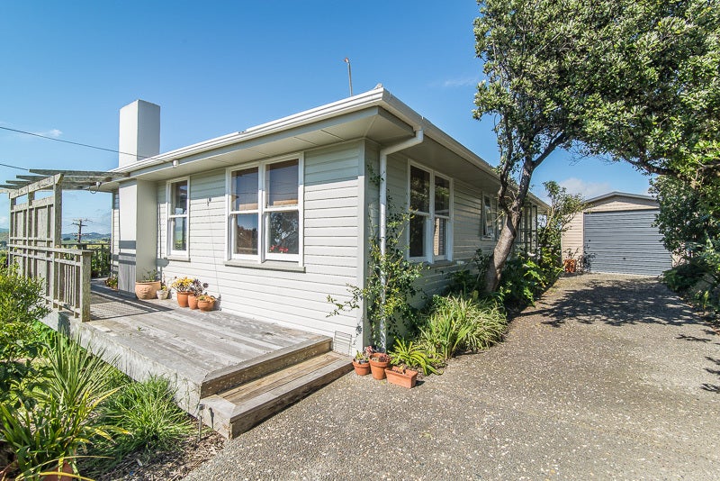 55 Pikarere Street, Titahi Bay, Porirua - Carousel 1