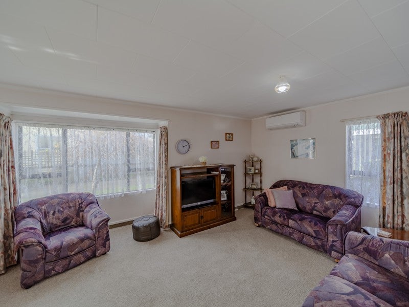 355 Grays Road, Porirua - Carousel 2