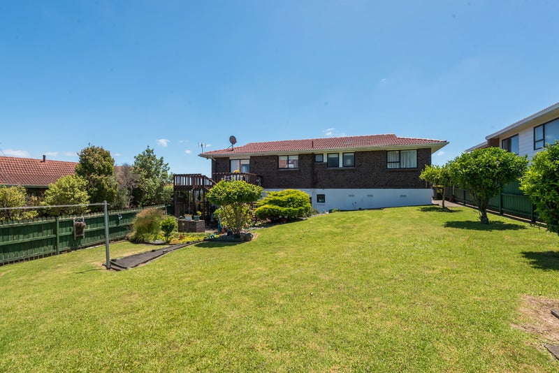 14 Gwenand Place, Botany Downs, Auckland - Carousel 1