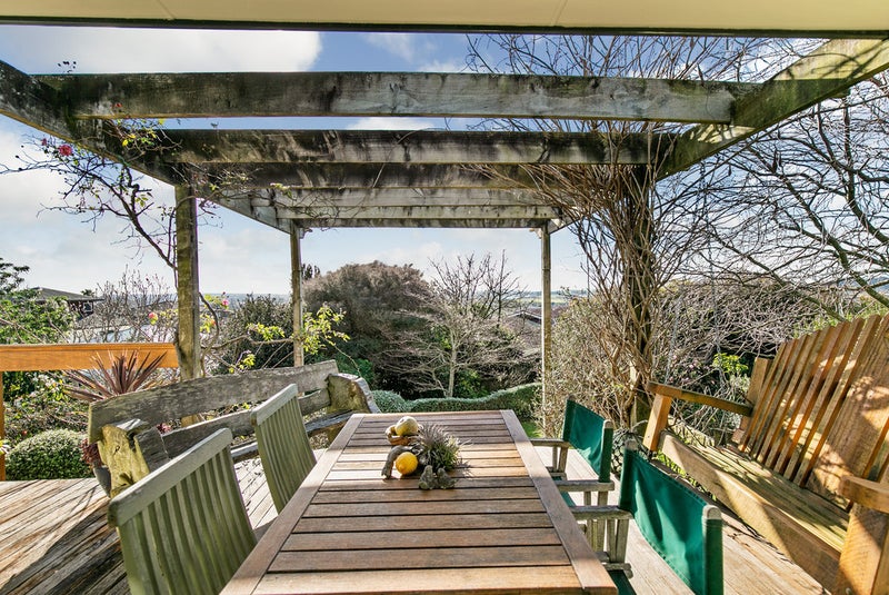 4 San Martin Place, Goodwood Heights, Auckland - Carousel 2