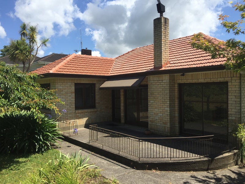 12 Alison Street, Hamilton Lake, Hamilton - Carousel 1