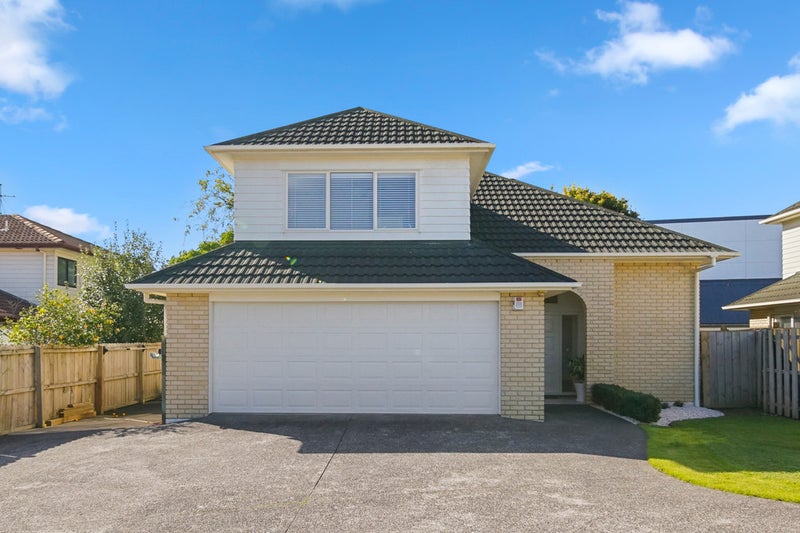2/17 Headcorn Place, Botany Downs, Auckland - Carousel 13
