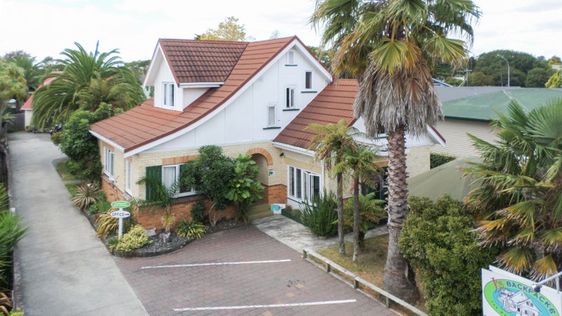 8 Grey Street, Hamilton East, Hamilton - Carousel 1