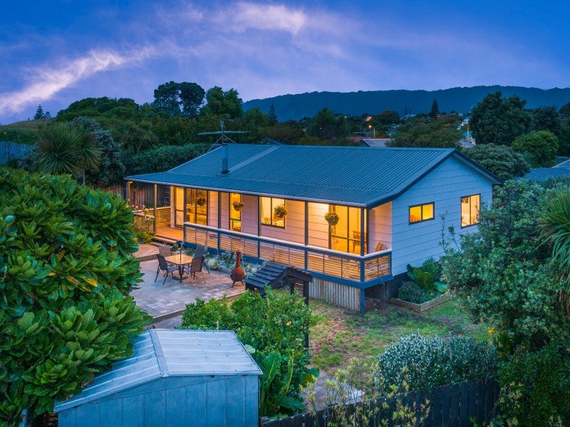 3 Barrett Drive, Waikanae Beach, Waikanae - Carousel 1