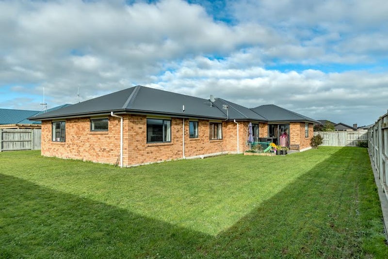 27 Chestnut Close, Kelvin Grove, Palmerston North - Carousel 13
