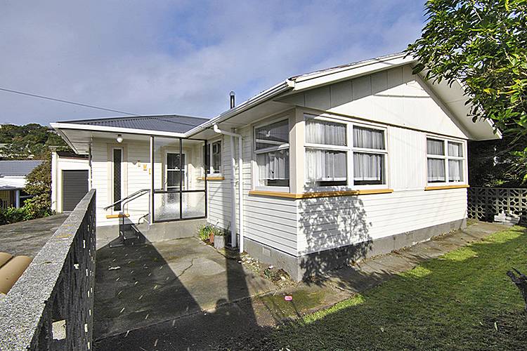 2 Warren Street, Paparangi, Wellington - Carousel 2