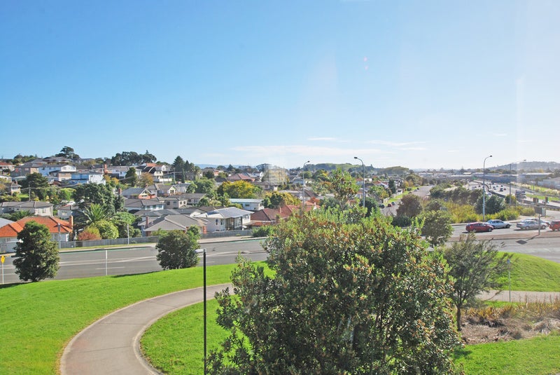 2/3 Hendry Avenue, Hillsborough, Auckland - Carousel 17