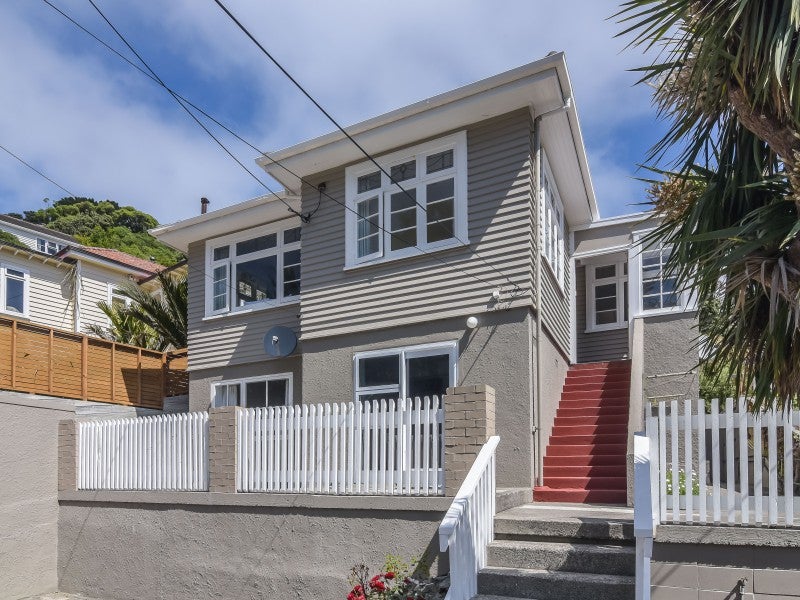 572 Broadway, Strathmore Park, Wellington - Carousel 1