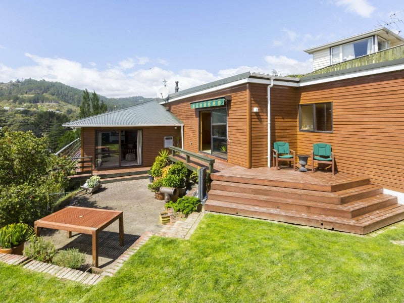 10 Wyndham Road, Pinehaven, Upper Hutt - Carousel 1