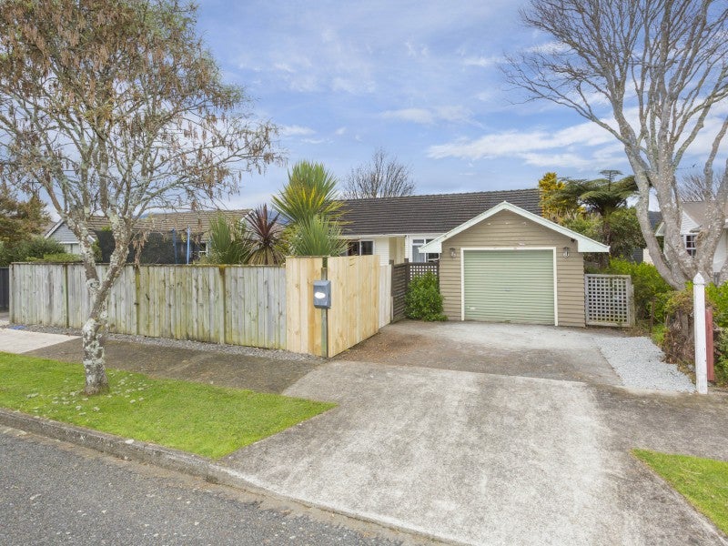 39 Tennyson Street, Trentham, Upper Hutt - Carousel 1