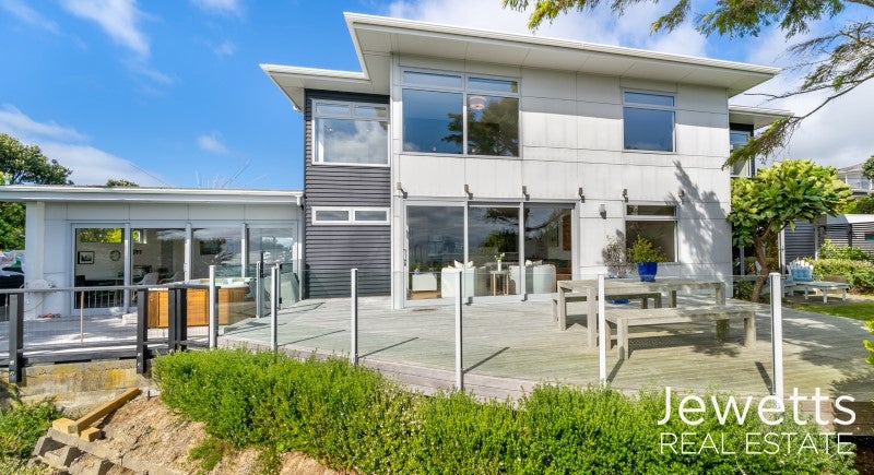 42 Seatoun Heights Road, Seatoun, Wellington - Carousel 1