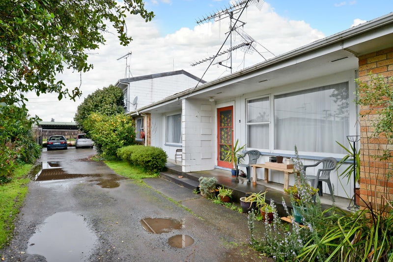 180 Old Farm Road, Hamilton East, Hamilton - Carousel 1