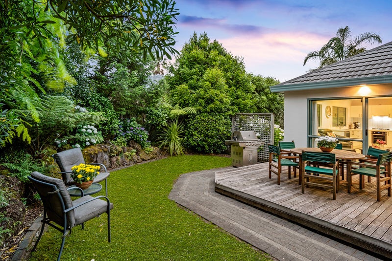 11 Artesia Close, Shamrock Park, Auckland - Carousel 2