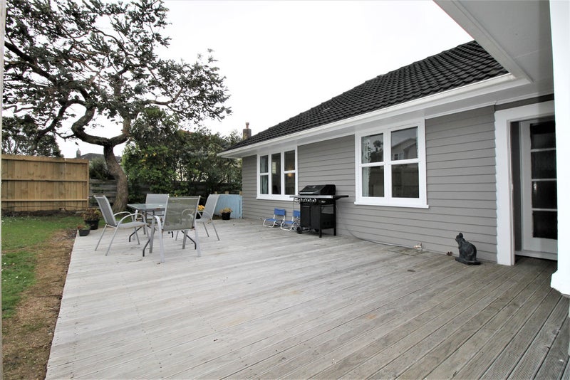 2 Loasby Crescent, Newlands, Wellington - Carousel 2