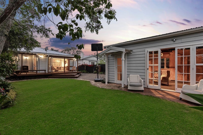 70 Gribblehirst Road, Sandringham, Auckland - Carousel 2