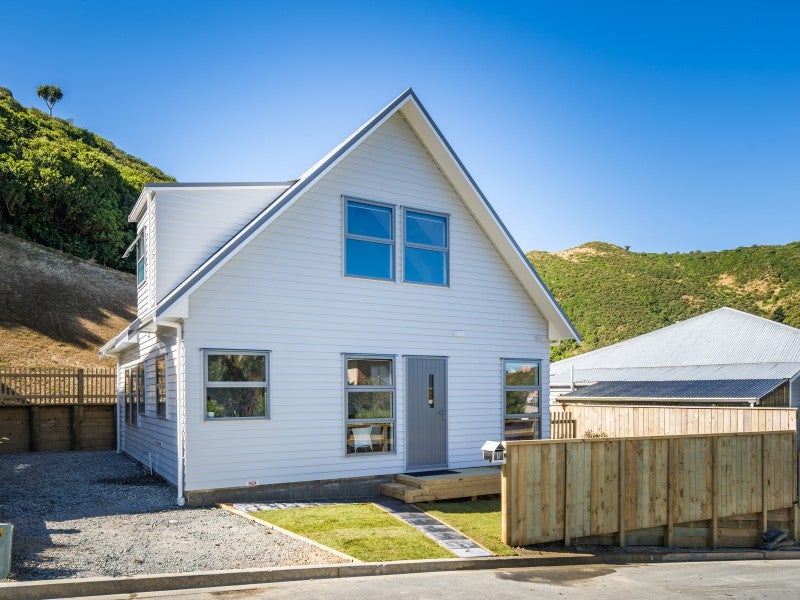 8 Rarangi Way, Owhiro Bay, Wellington - Carousel 1