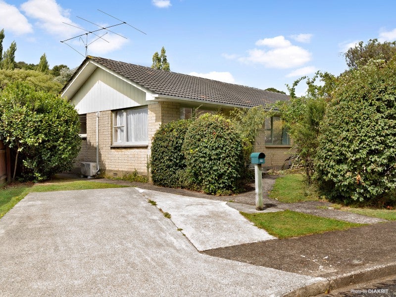 2/25 Deller Grove, Silverstream, Upper Hutt - Carousel 2