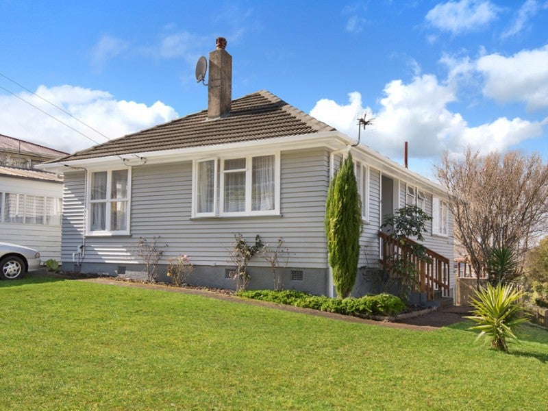 4 Waiho Terrace, Elsdon, Porirua - Carousel 1