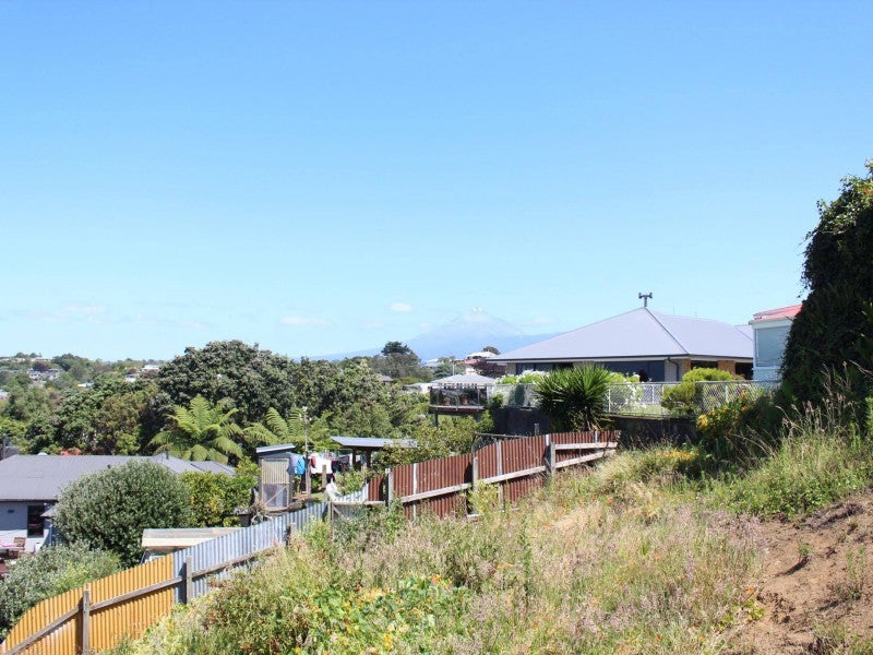 12B Lawry Street, Moturoa, New Plymouth - Carousel 2