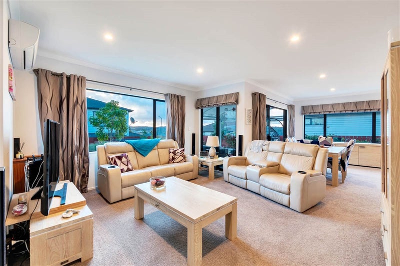 13 Eric Gifford Drive, Ranui, Auckland - Carousel 2