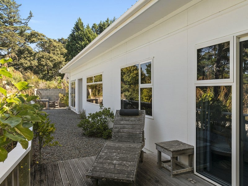 14 Avro Road, Blue Mountains, Upper Hutt - Carousel 2