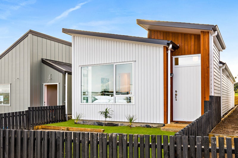 19 Matakohe Road, Westgate, Auckland - Carousel 1