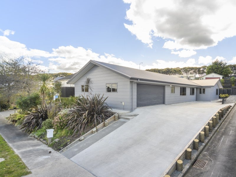 29 Dahlstrom Grove, Kelvin Grove, Palmerston North - Carousel 1