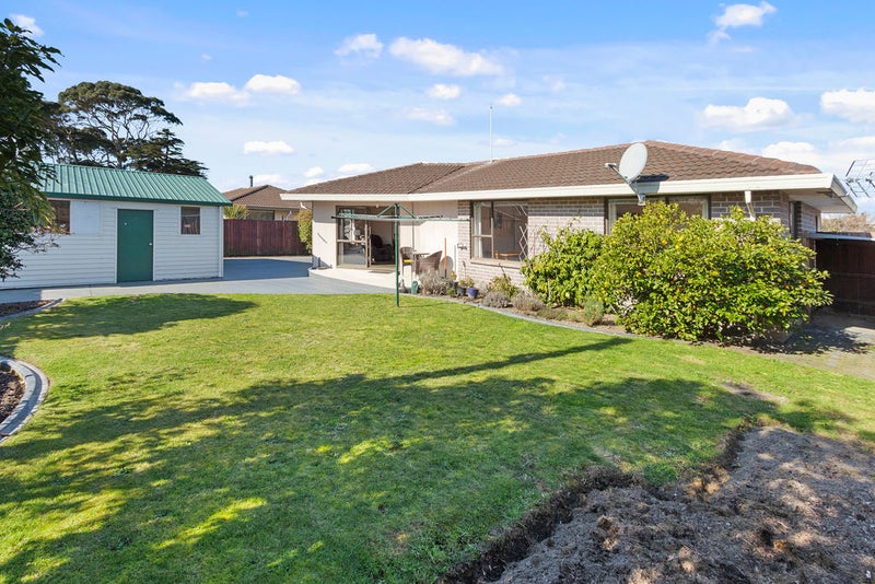 5 Mchaffies Place, Wainoni, Christchurch - Carousel 1