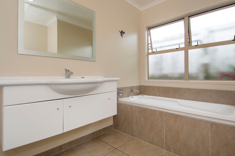 10 Henderson Crescent, Parkvale, Tauranga - Carousel 2