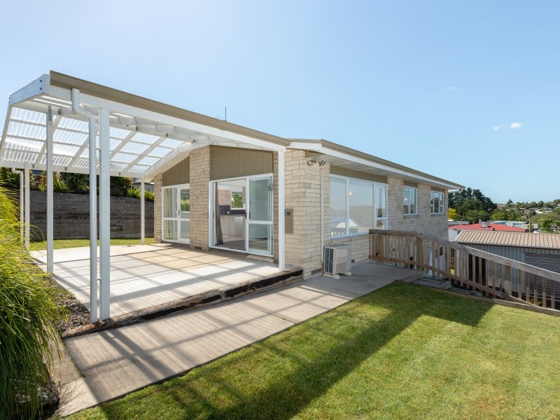 11B Warwick Place, Brookfield, Tauranga - Carousel 1