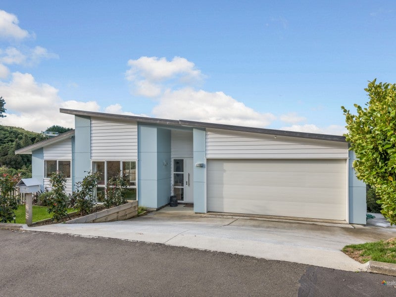 18 Lindis Lane, Kelson, Lower Hutt - Carousel 1