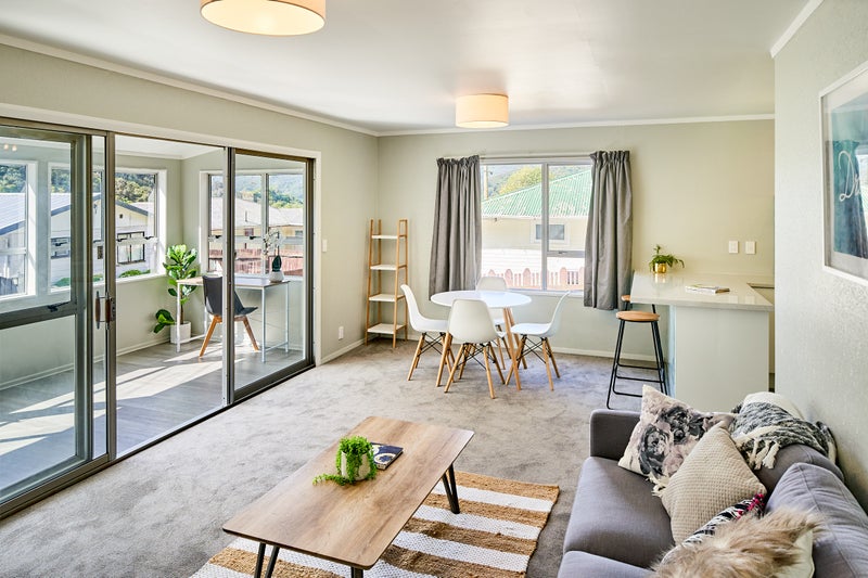 2/22 SHACKLETON GR, Stokes Valley, Lower Hutt - Carousel 1