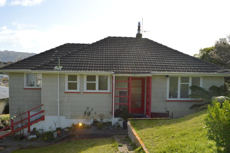 6 Gloucester Street, Cannons Creek, Porirua - Carousel 1