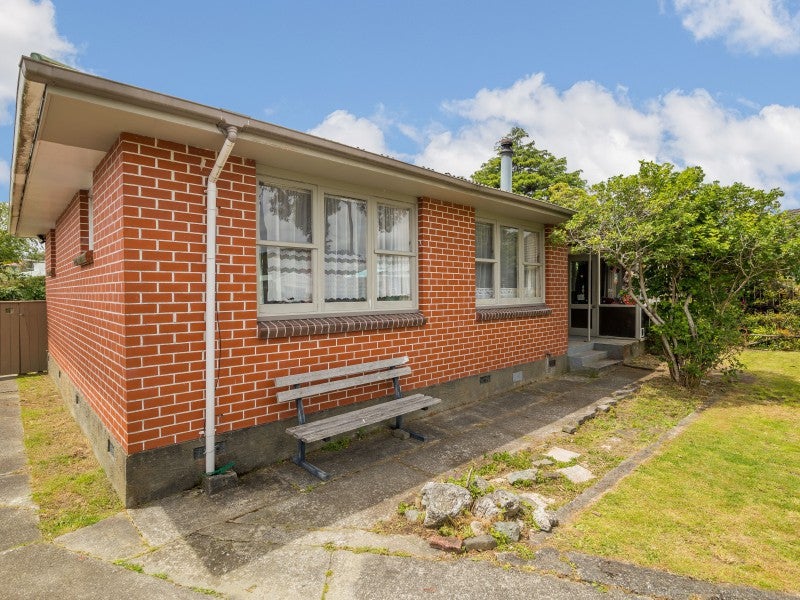 7 Tiwakawaka Grove, Heretaunga, Upper Hutt - Carousel 2