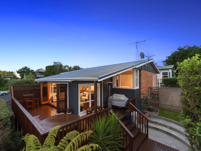 32 Carey Street, Maeroa, Hamilton - Carousel 22