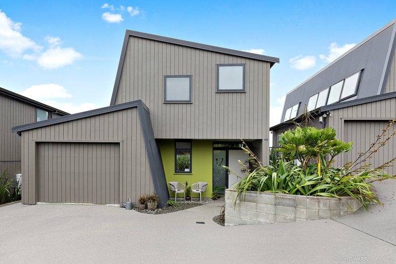 17 Lacebark Lane, Woodridge, Wellington - Carousel 1