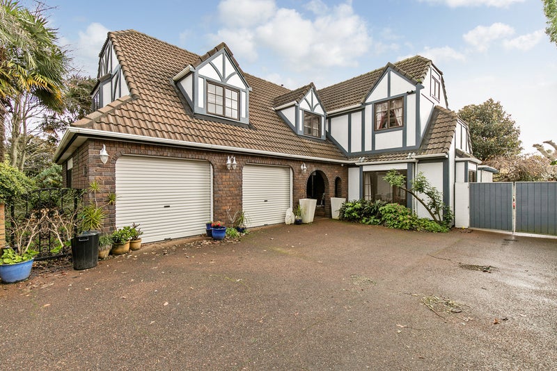 10 Cumbrian Place, Conifer Grove, Takanini - Carousel 1