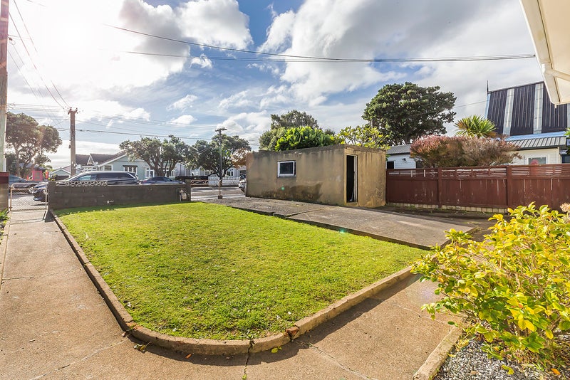 26 Apu Crescent, Lyall Bay, Wellington - Carousel 2