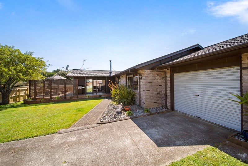 21 Warkworth Grove, Bell Block, New Plymouth - Carousel 2