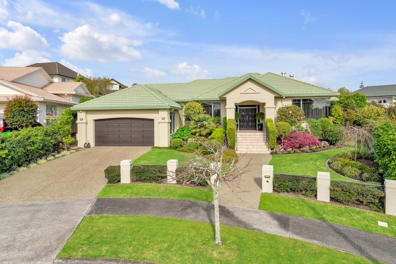 5 Delray Place, Shamrock Park, Auckland - Carousel 1