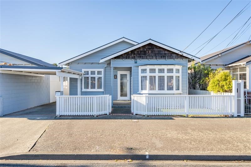 16 Collins Street, Petone, Lower Hutt - Carousel 1