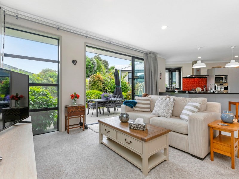 26 Broadwater Close, Pyes Pa, Tauranga - Carousel 26