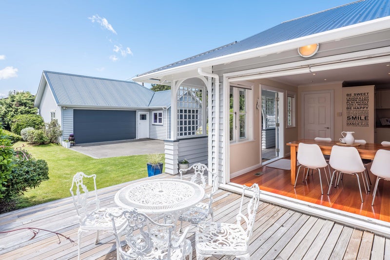 15 Falkirk Avenue, Seatoun, Wellington - Carousel 2